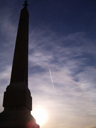 スペイン広場で飛行機雲.jpg