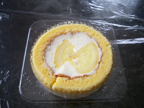 レモンとレアチーズのロールケーキ.jpg